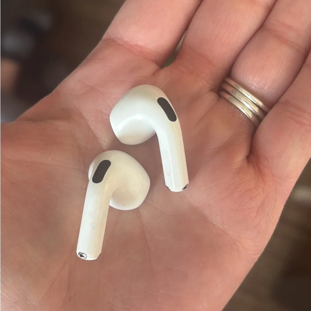 Apple AirPods4 NEVER OPENED
